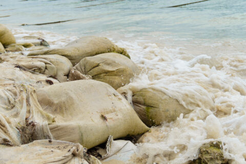 浸水対策グッズのおすすめ5選！洪水などの水害に備えよう