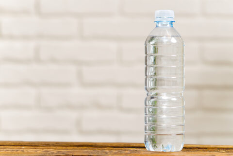 備蓄する飲料水はどのくらい必要？賢い管理法やおすすめの防災グッズも