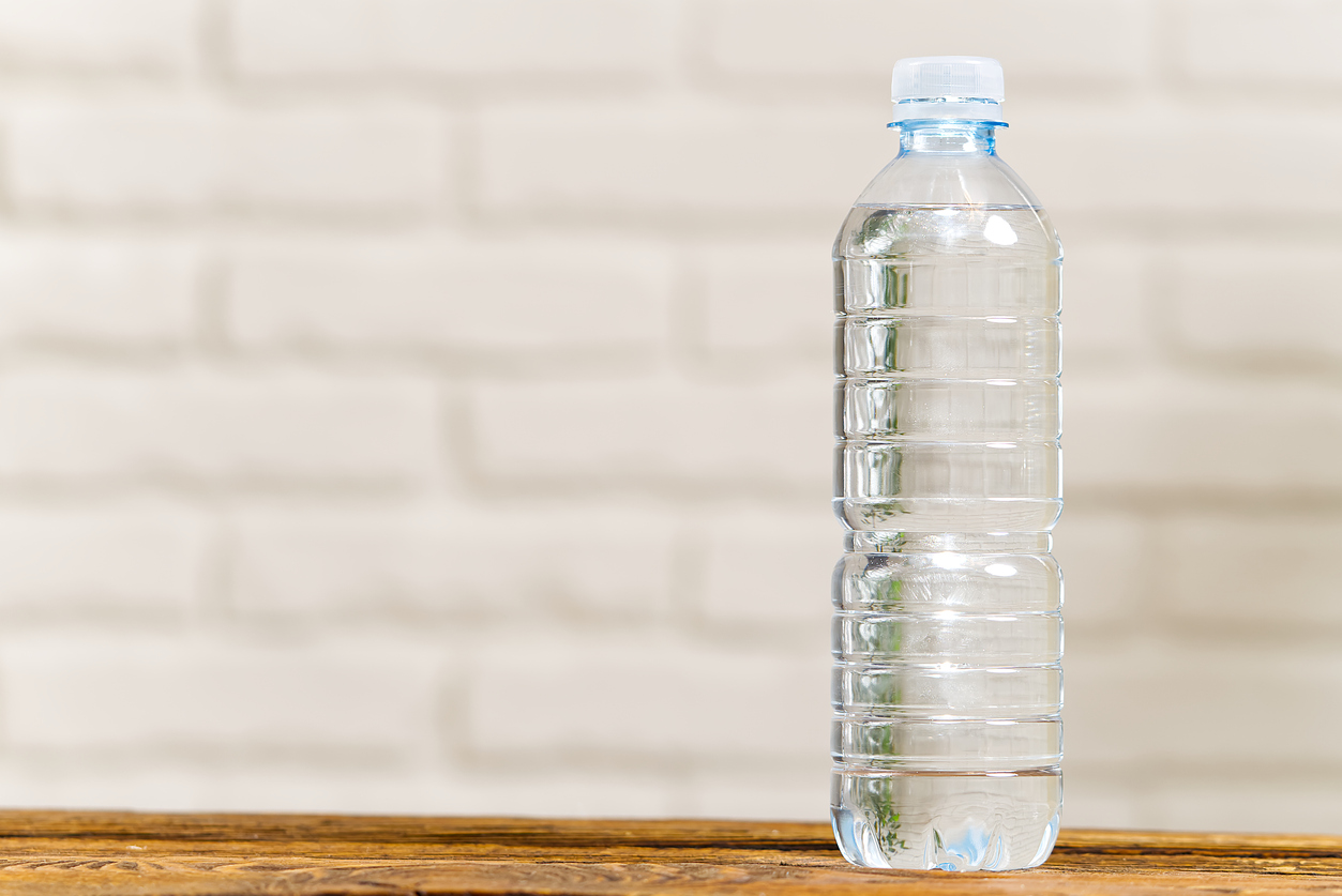 備蓄する飲料水はどのくらい必要？賢い管理法やおすすめの防災グッズも